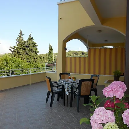 Grzanov Apartman Sutomišćica