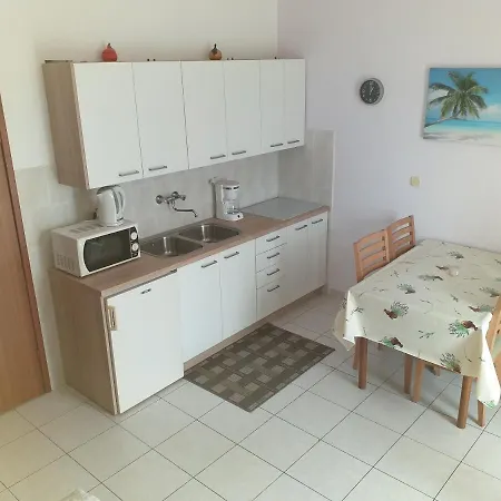 Grzanov Apartman Sutomišćica
