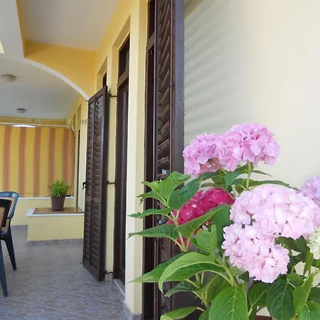 Grzanov Apartman Sutomiscica